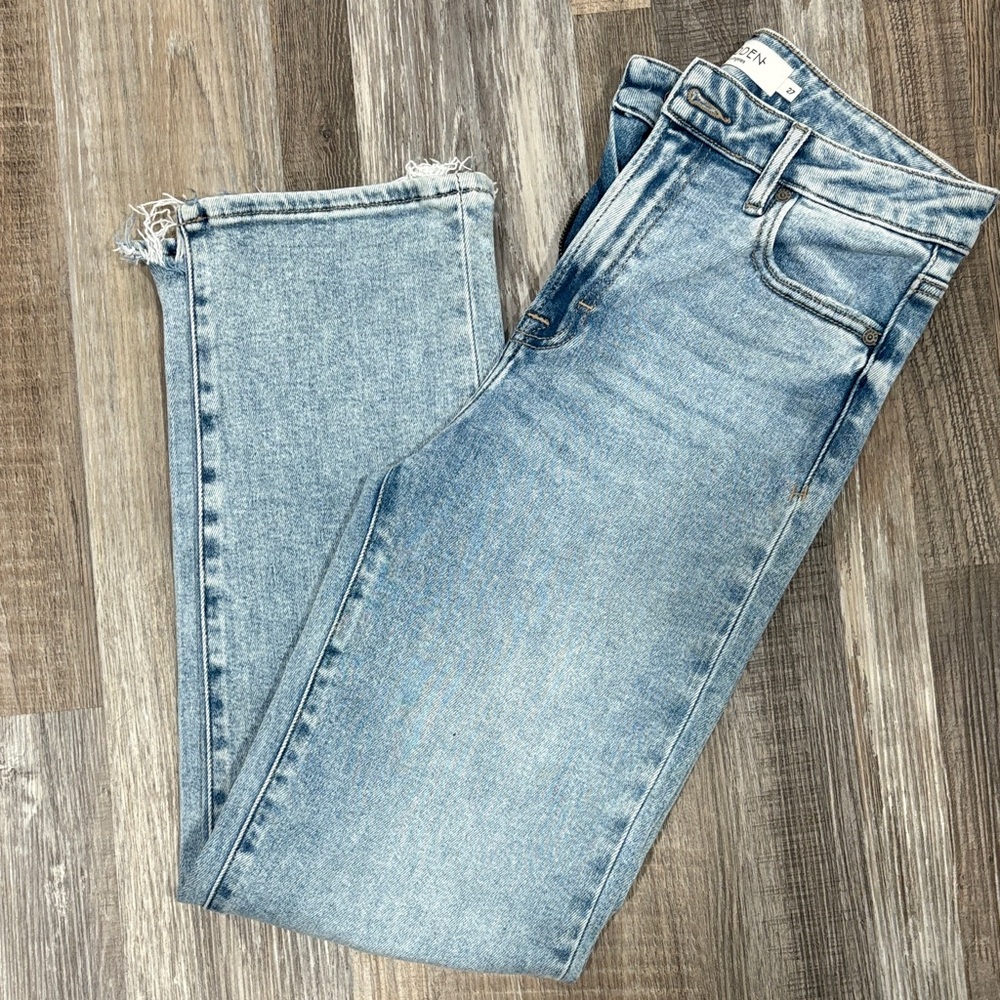 Classic Light Blue Cropped Jeans